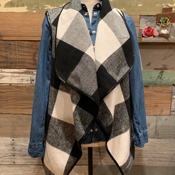 Checked vest - Picture 9 of 9